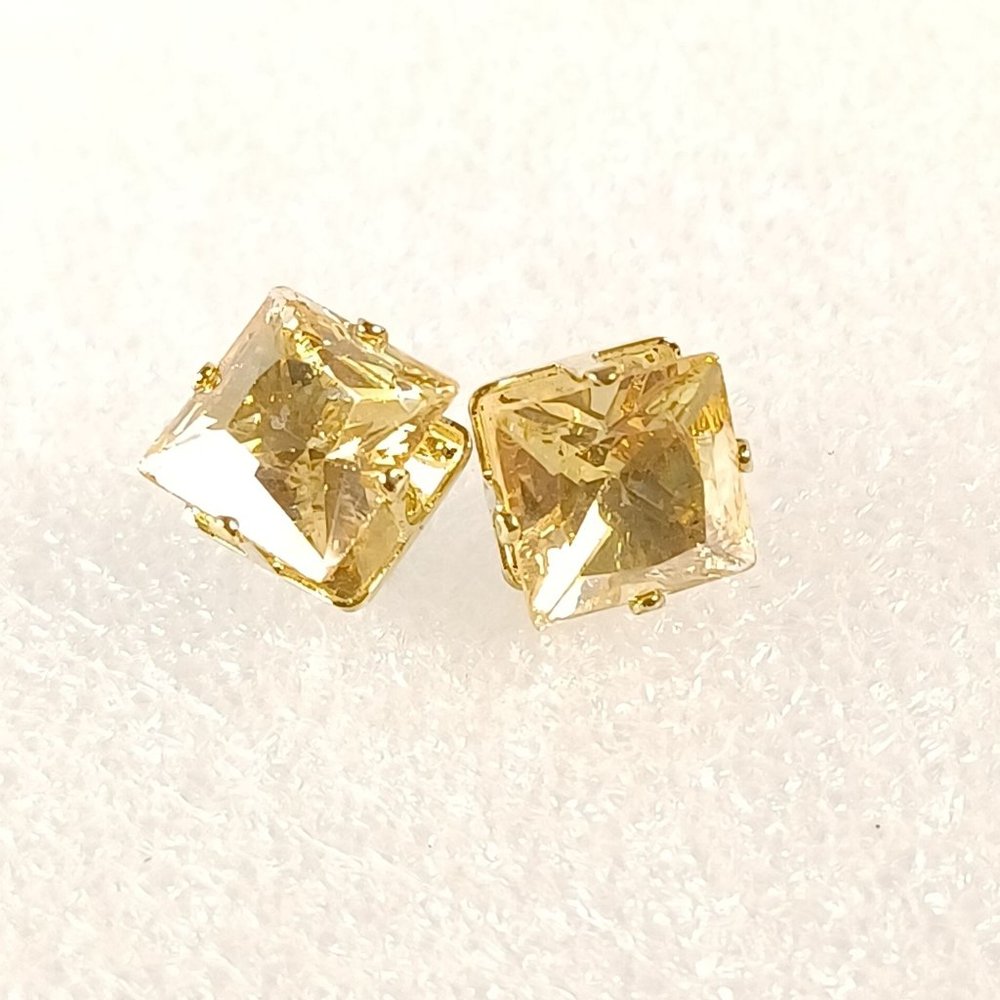 SWAROVSKI ELEMENTS (Light Yellow sq-gl 11mm) Stud Earrings Black Velvet Pouch - Picture 2 of 4